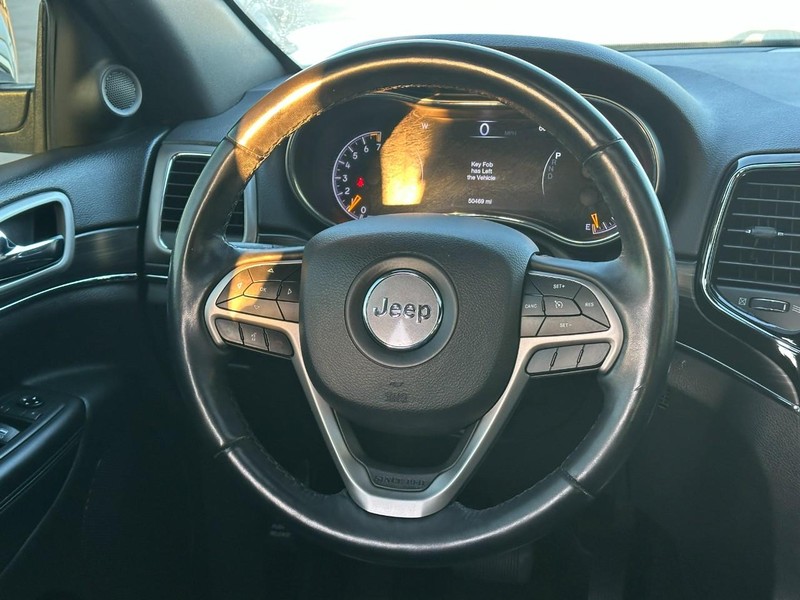 Jeep Grand Cherokee Vehicle Full-screen Gallery Image 13