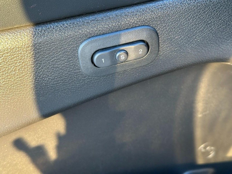 Jeep Grand Cherokee Vehicle Full-screen Gallery Image 18