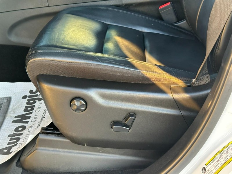 Jeep Grand Cherokee Vehicle Full-screen Gallery Image 19