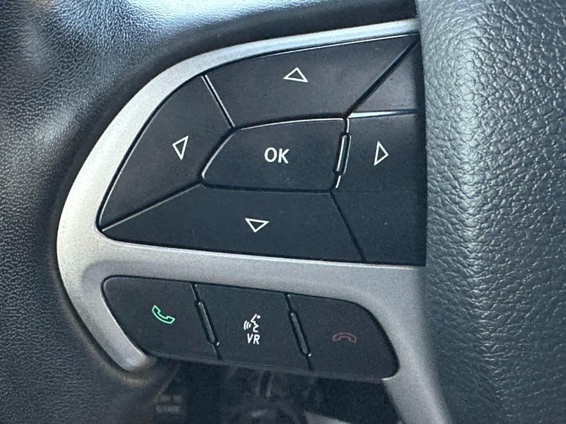 Jeep Grand Cherokee Vehicle Full-screen Gallery Image 20