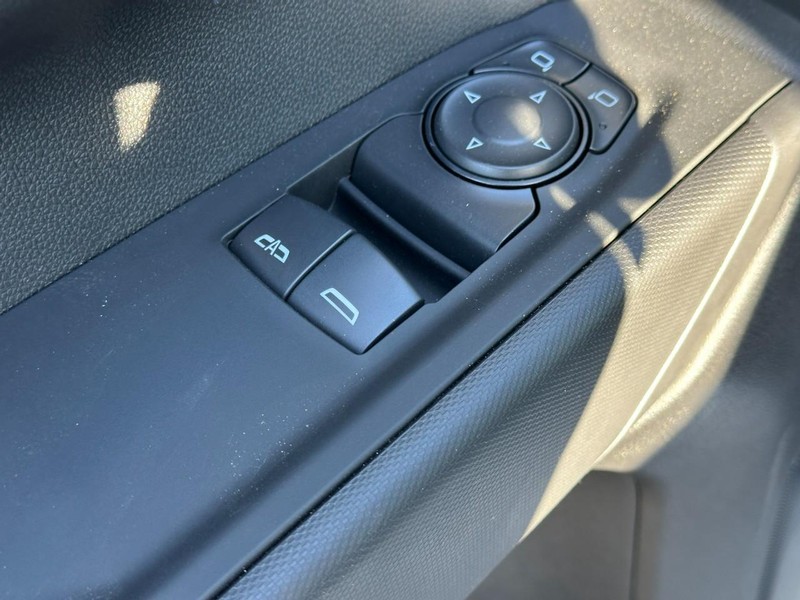 Chevrolet Silverado 1500 Vehicle Full-screen Gallery Image 6