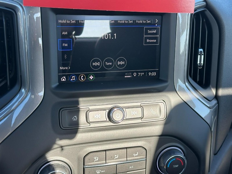 Chevrolet Silverado 1500 Vehicle Full-screen Gallery Image 11