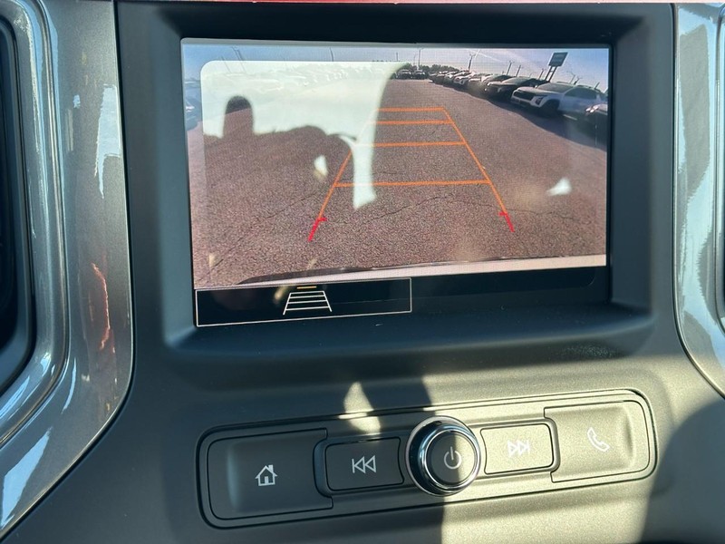 Chevrolet Silverado 1500 Vehicle Full-screen Gallery Image 13