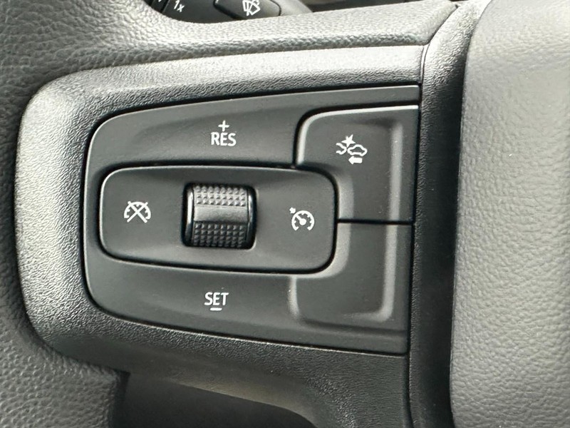 Chevrolet Silverado 1500 Vehicle Full-screen Gallery Image 9