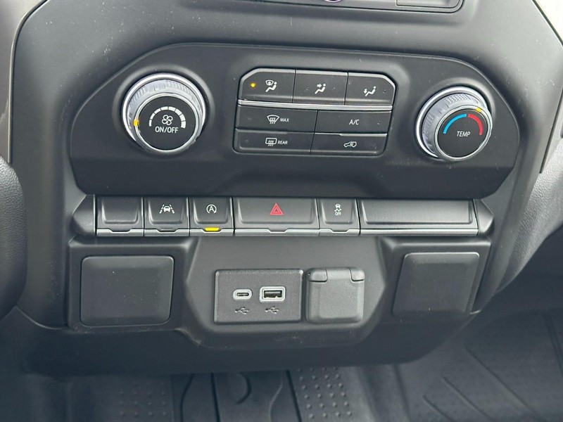 Chevrolet Silverado 1500 Vehicle Full-screen Gallery Image 11