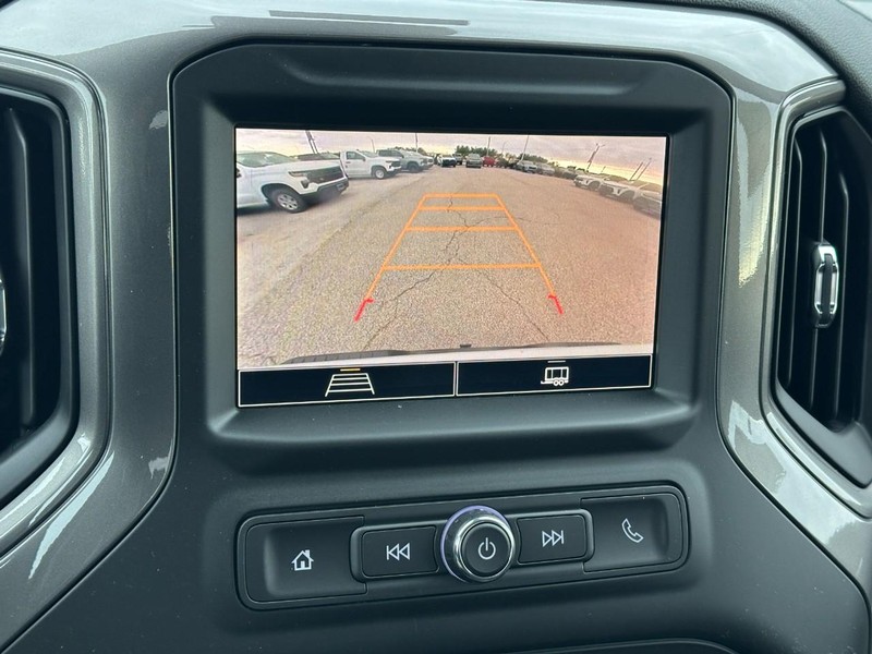 Chevrolet Silverado 1500 Vehicle Full-screen Gallery Image 12