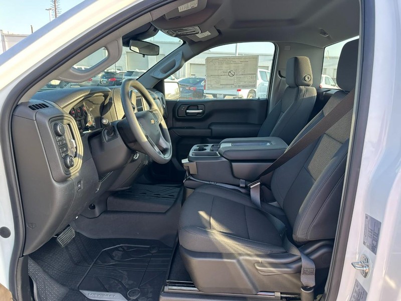 Chevrolet Silverado 1500 Vehicle Full-screen Gallery Image 4