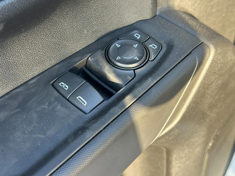 Chevrolet Silverado 1500 Vehicle Full-screen Gallery Image 6