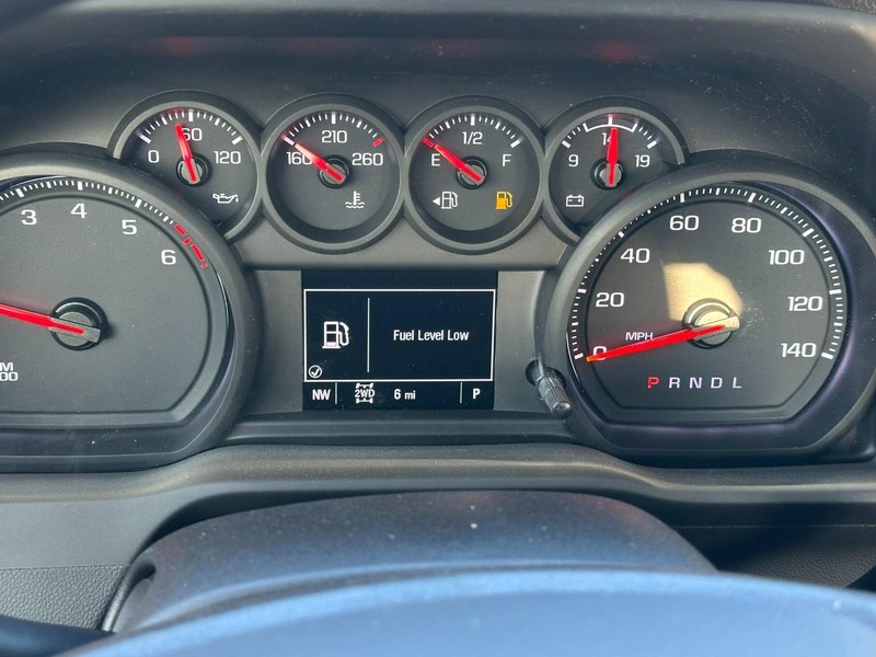 Chevrolet Silverado 1500 Vehicle Full-screen Gallery Image 9