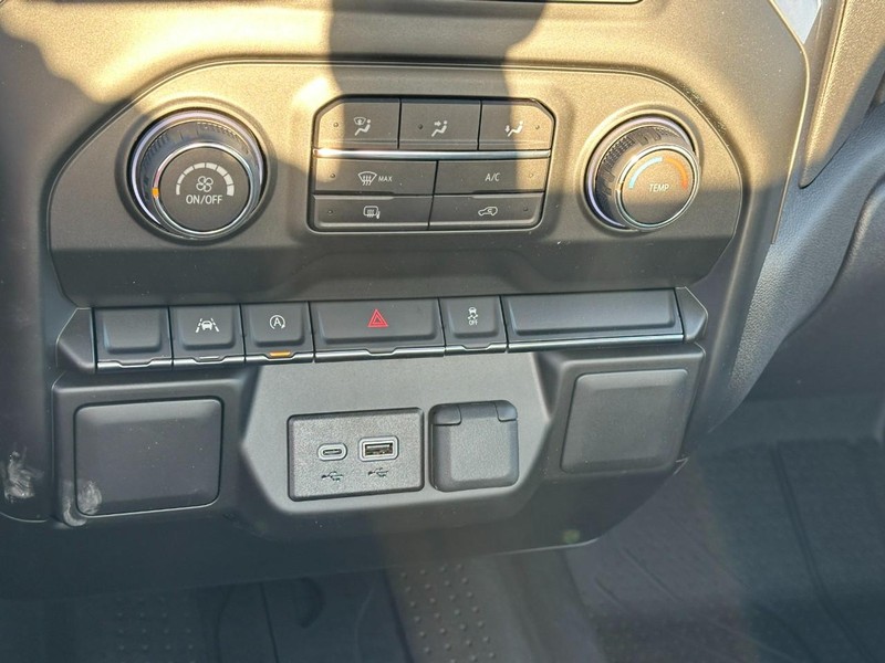 Chevrolet Silverado 1500 Vehicle Full-screen Gallery Image 11