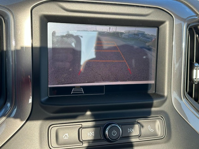 Chevrolet Silverado 1500 Vehicle Full-screen Gallery Image 12