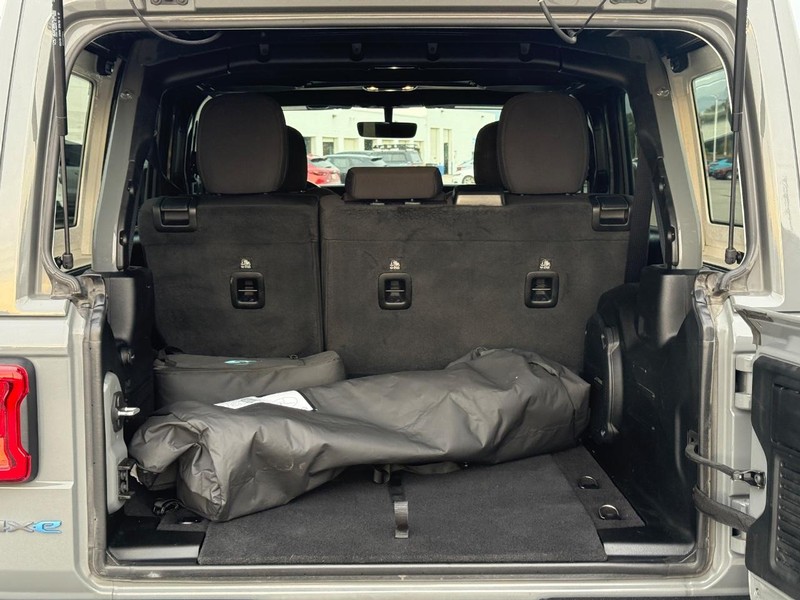 Jeep Wrangler 4xe Vehicle Full-screen Gallery Image 6