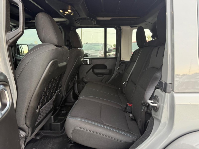Jeep Wrangler 4xe Vehicle Full-screen Gallery Image 12