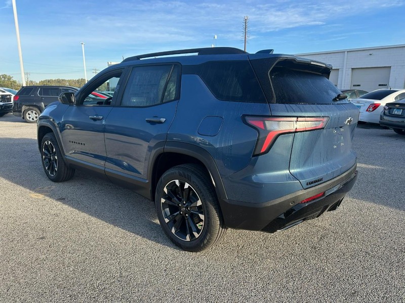 Chevrolet Equinox Vehicle Full-screen Gallery Image 3