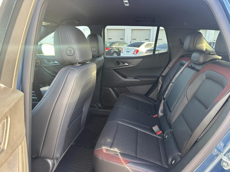 Chevrolet Equinox Vehicle Full-screen Gallery Image 4