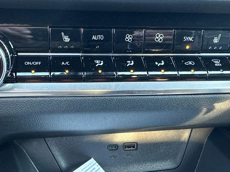 Chevrolet Equinox Vehicle Full-screen Gallery Image 13