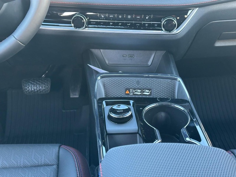 Chevrolet Equinox Vehicle Full-screen Gallery Image 8