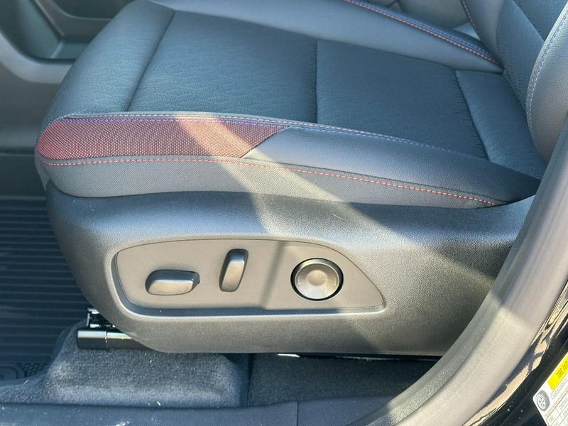 Chevrolet Equinox Vehicle Full-screen Gallery Image 10