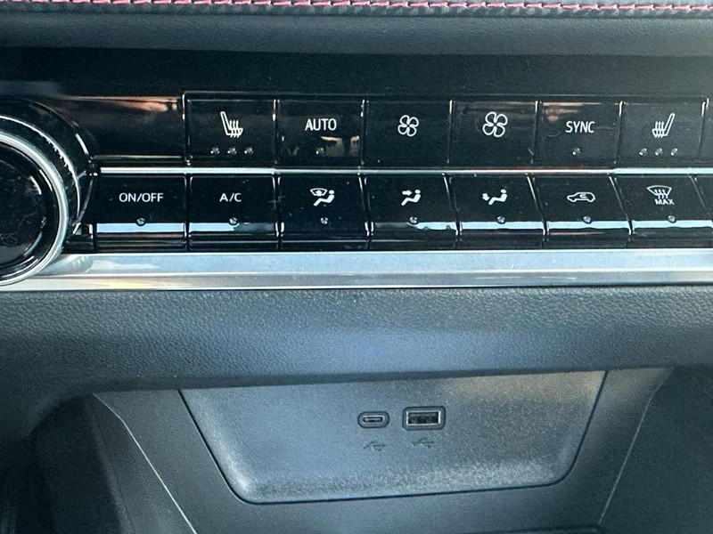 Chevrolet Equinox Vehicle Full-screen Gallery Image 13