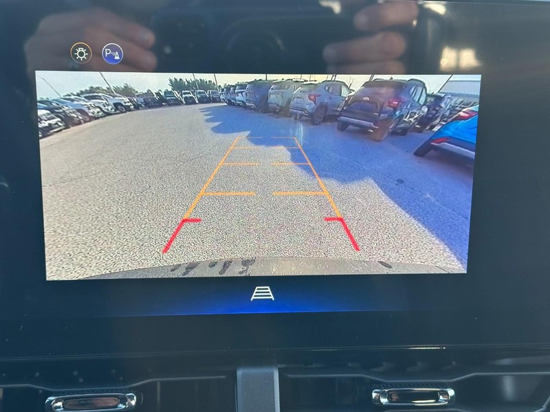 Chevrolet Equinox Vehicle Full-screen Gallery Image 14