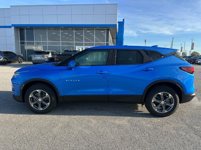 Chevrolet Blazer Vehicle Full-screen Gallery Image 2