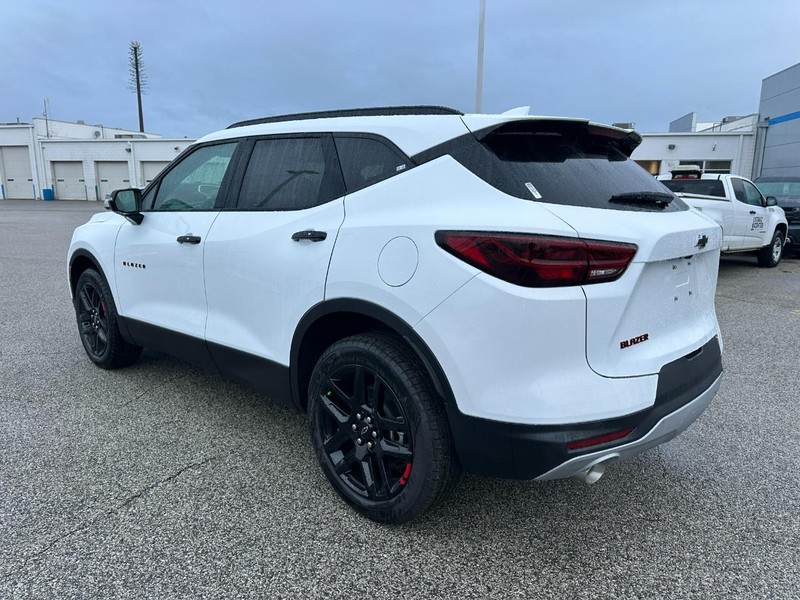 Chevrolet Blazer Vehicle Full-screen Gallery Image 3