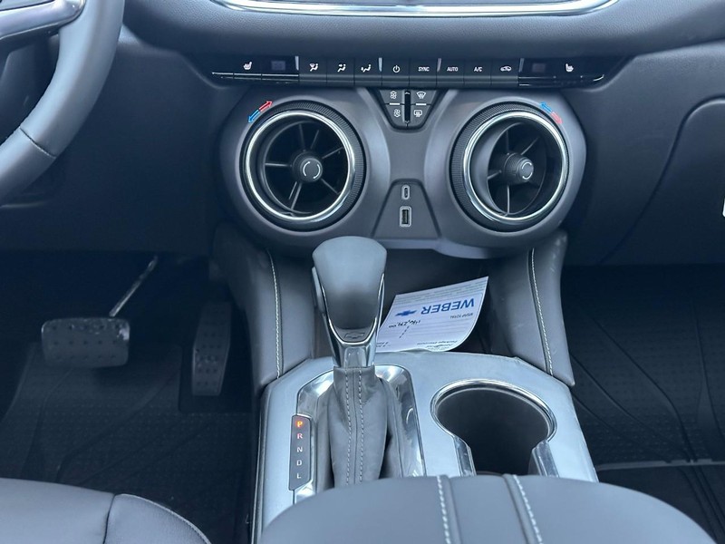 Chevrolet Blazer Vehicle Full-screen Gallery Image 9