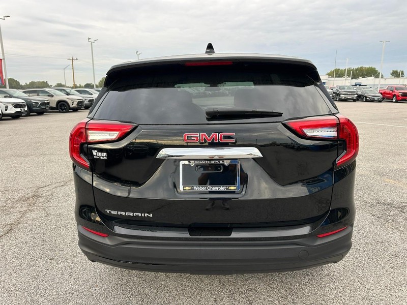 GMC Terrain Vehicle Full-screen Gallery Image 4