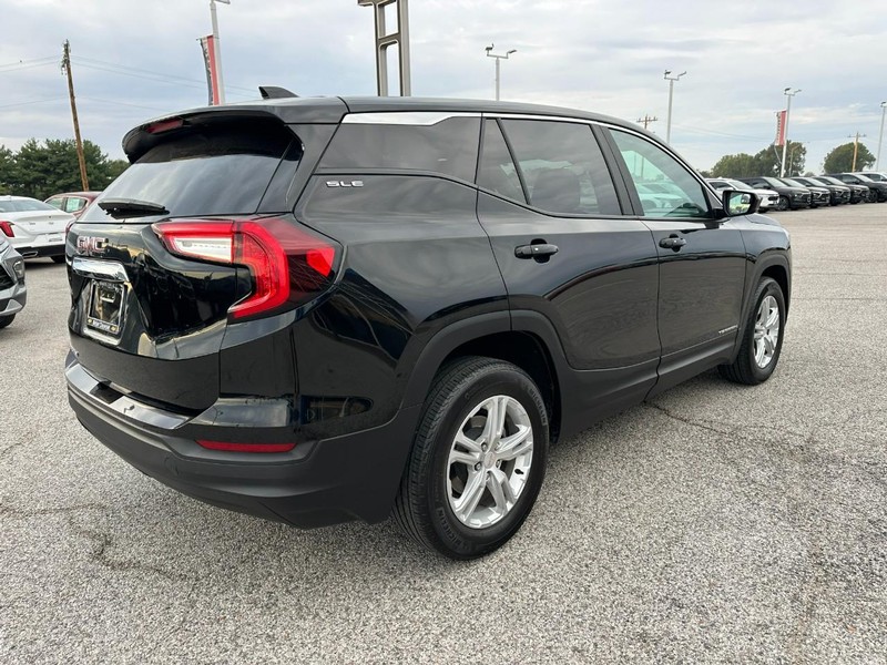 GMC Terrain Vehicle Full-screen Gallery Image 6