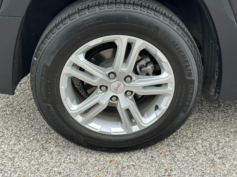 GMC Terrain Vehicle Full-screen Gallery Image 7