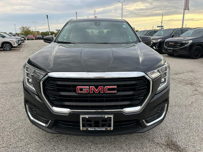 GMC Terrain Vehicle Full-screen Gallery Image 9