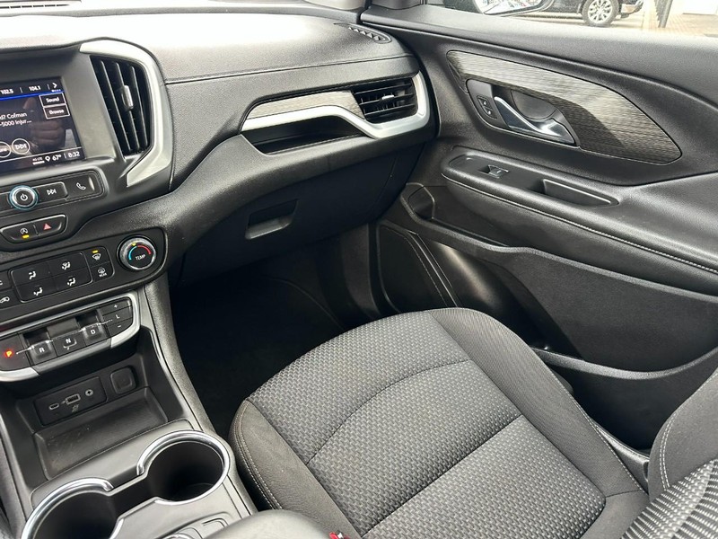 GMC Terrain Vehicle Full-screen Gallery Image 15