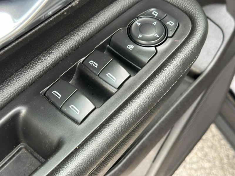 GMC Terrain Vehicle Full-screen Gallery Image 16