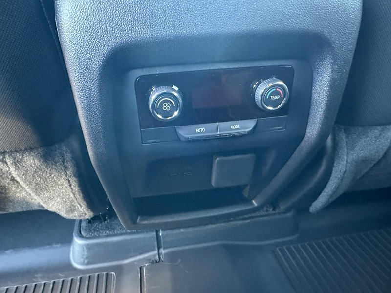 Chevrolet Traverse Vehicle Full-screen Gallery Image 6