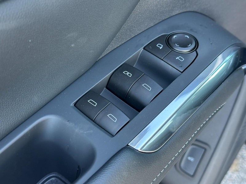 Chevrolet Traverse Vehicle Full-screen Gallery Image 11