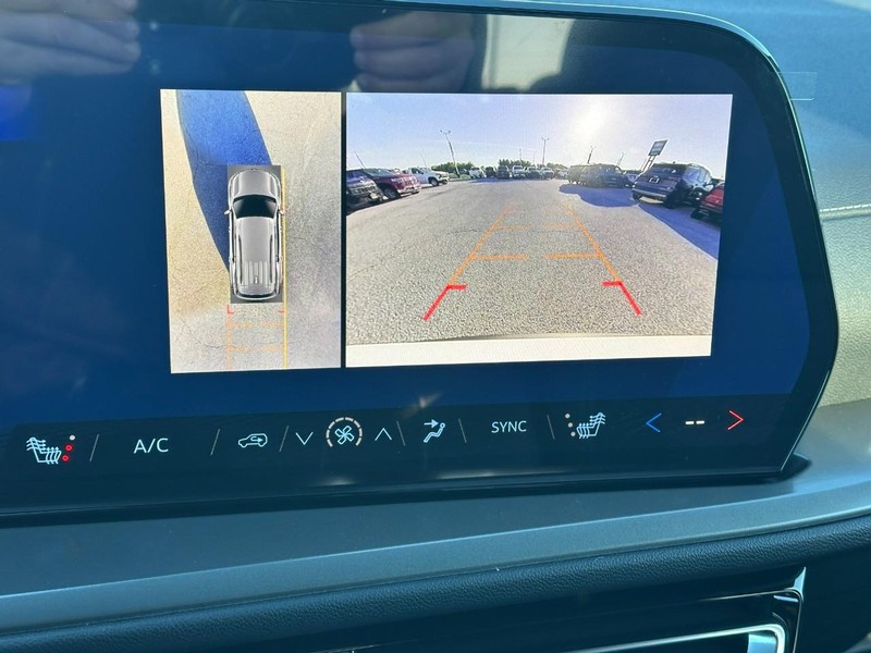 Chevrolet Traverse Vehicle Full-screen Gallery Image 15