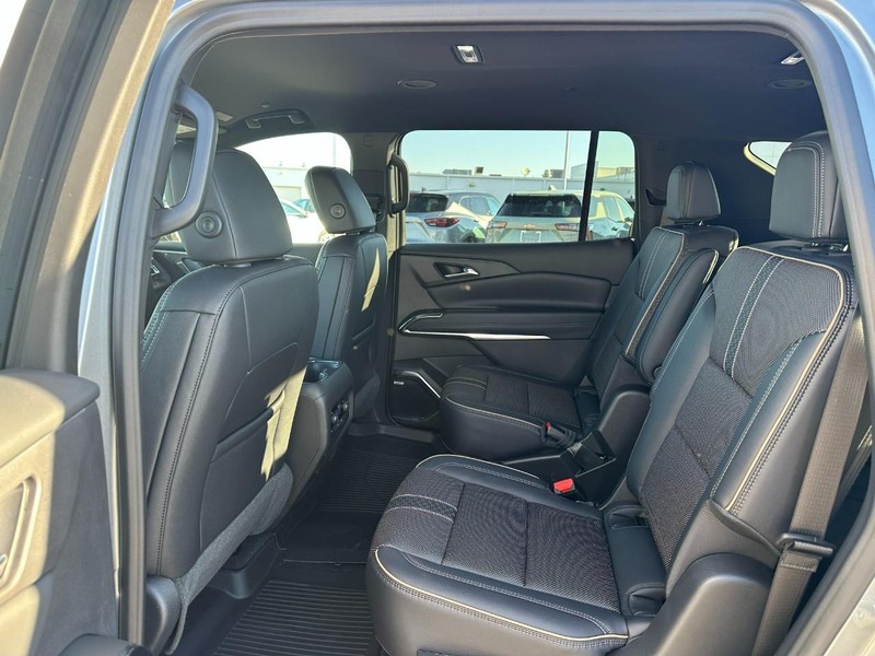 Chevrolet Traverse Vehicle Full-screen Gallery Image 4