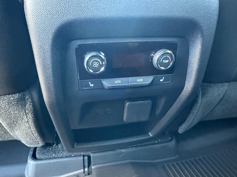 Chevrolet Traverse Vehicle Full-screen Gallery Image 6