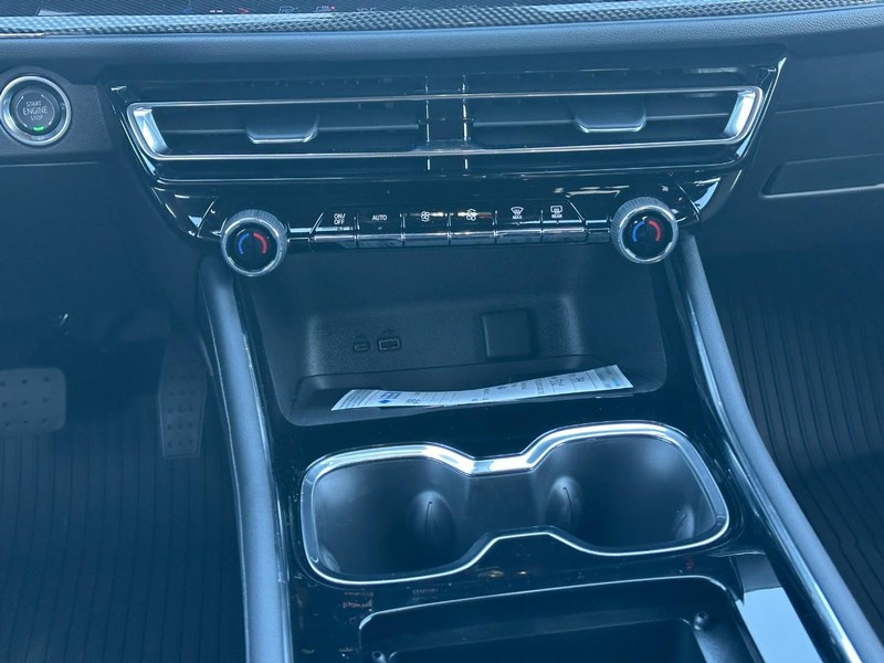 Chevrolet Traverse Vehicle Full-screen Gallery Image 10