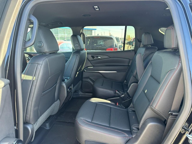 Chevrolet Traverse Vehicle Full-screen Gallery Image 4