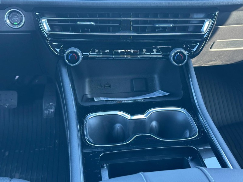 Chevrolet Traverse Vehicle Full-screen Gallery Image 9