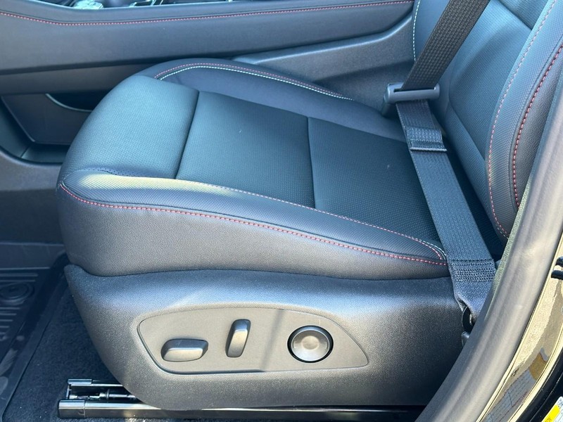 Chevrolet Traverse Vehicle Full-screen Gallery Image 11