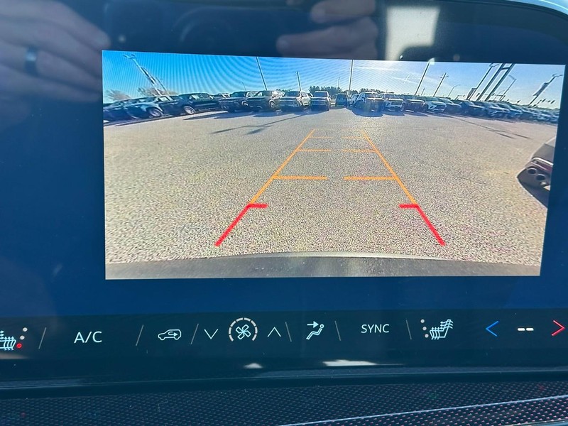 Chevrolet Traverse Vehicle Full-screen Gallery Image 15