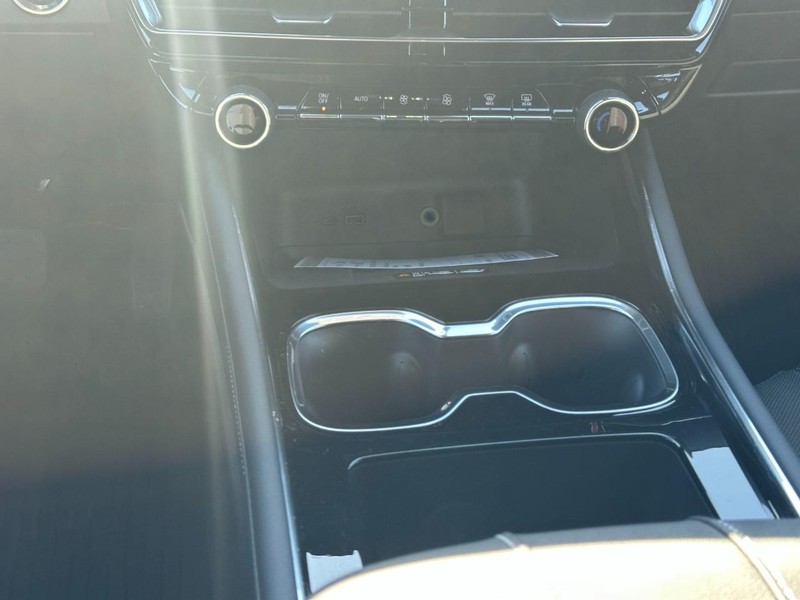 Chevrolet Traverse Vehicle Full-screen Gallery Image 9