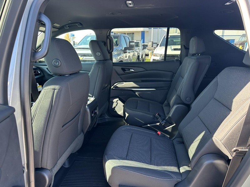 Chevrolet Traverse Vehicle Full-screen Gallery Image 4