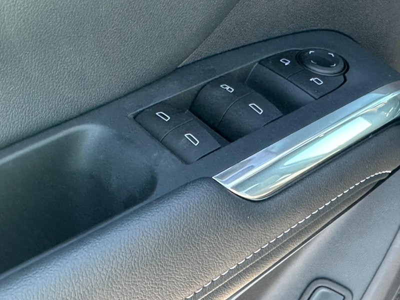 Chevrolet Traverse Vehicle Full-screen Gallery Image 10