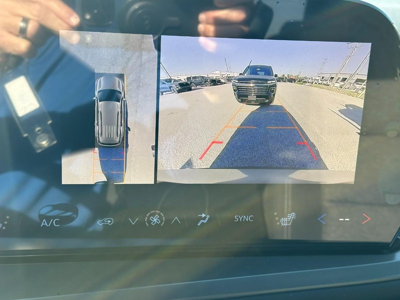 Chevrolet Traverse Vehicle Full-screen Gallery Image 14