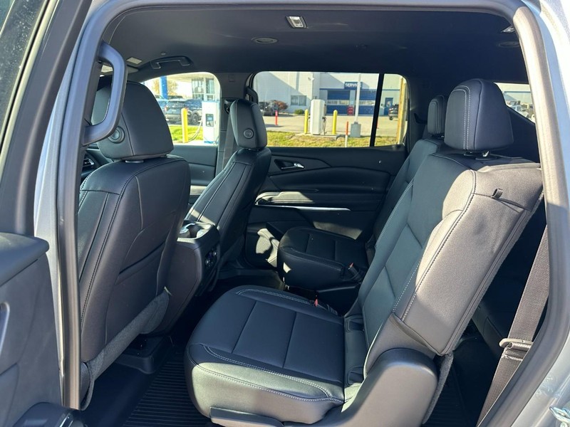 Chevrolet Traverse Vehicle Full-screen Gallery Image 4