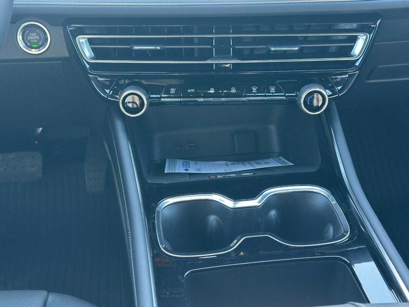 Chevrolet Traverse Vehicle Full-screen Gallery Image 9