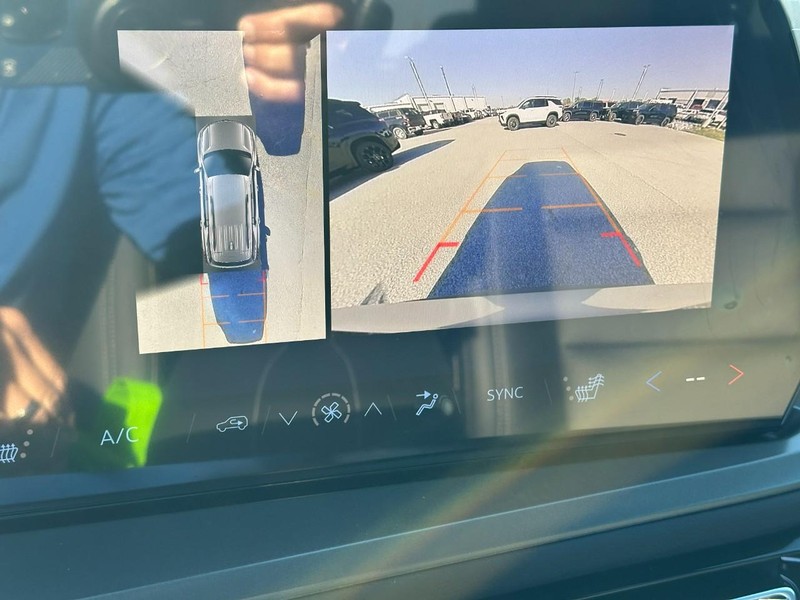 Chevrolet Traverse Vehicle Full-screen Gallery Image 14